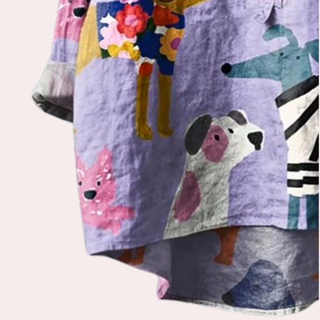 Brynja - Leuk en modieus shirt met speelse hondenprint voor dames