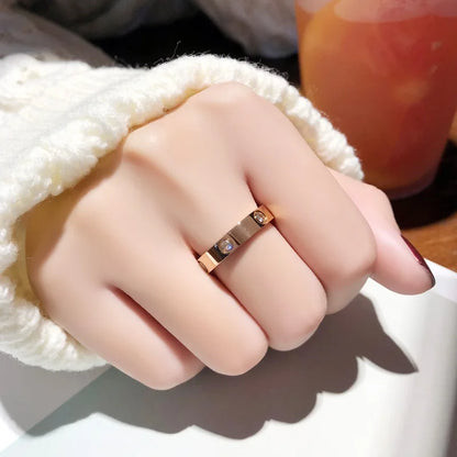 Mona | Women's Crystal Accent Band Ring