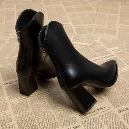 Nox | Women's Pointed Toe Chrome Tip Block Heel Chelsea Boots